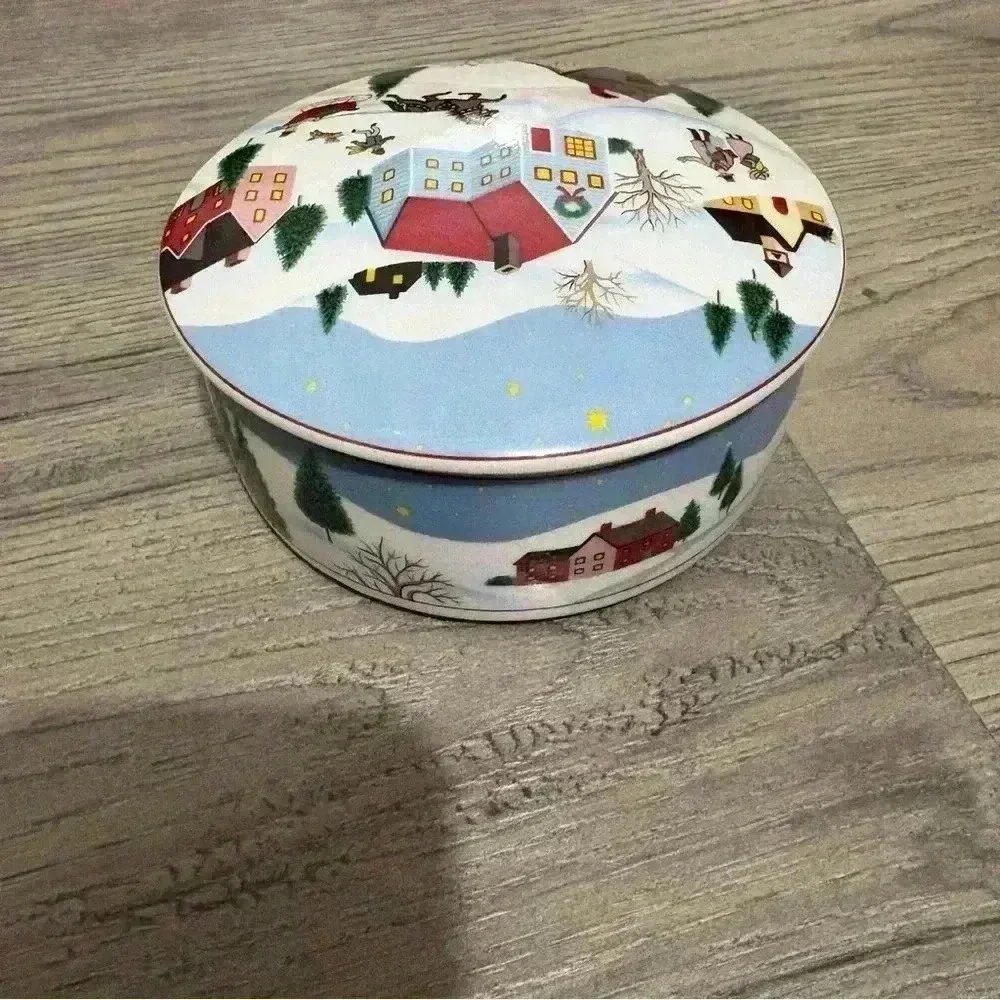 Mikasa Holiday Village Round Porcelain Trinket Box w/Lid Christmas Made In Japan